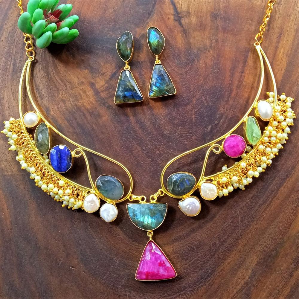 Handmade Necklace Set - Color: Gold