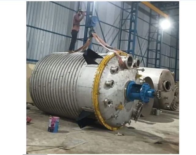 स्टेनलेस स्टील भंडारण टैंक