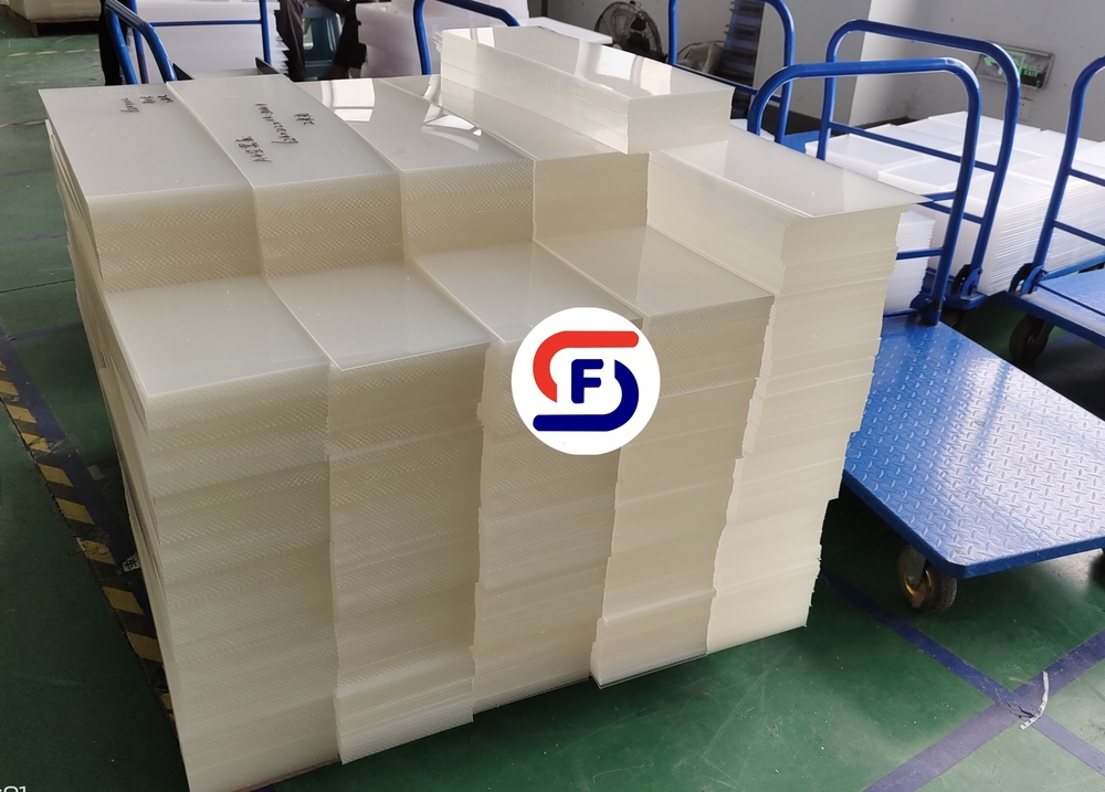 Clear And Colored Polystyrene Sheet - Hardness: Rigid