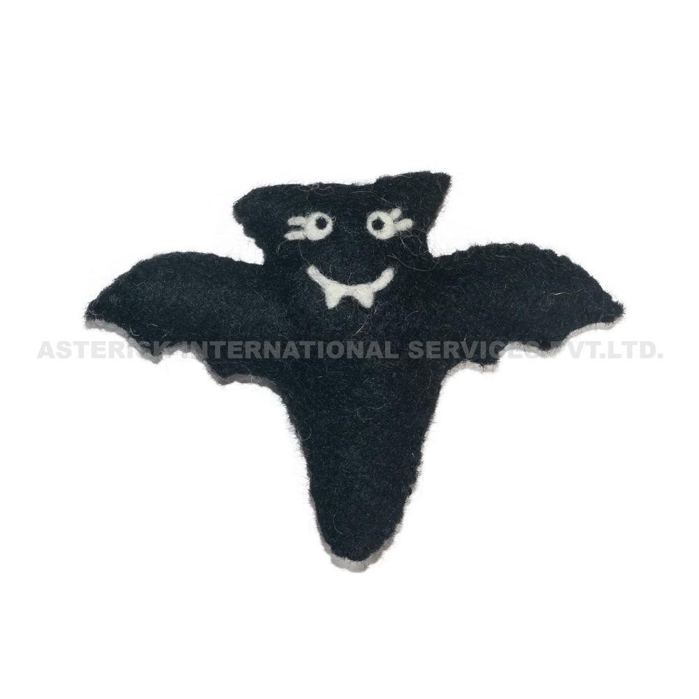 Handmade Felt Dracula - Coating Material: Natural Wool