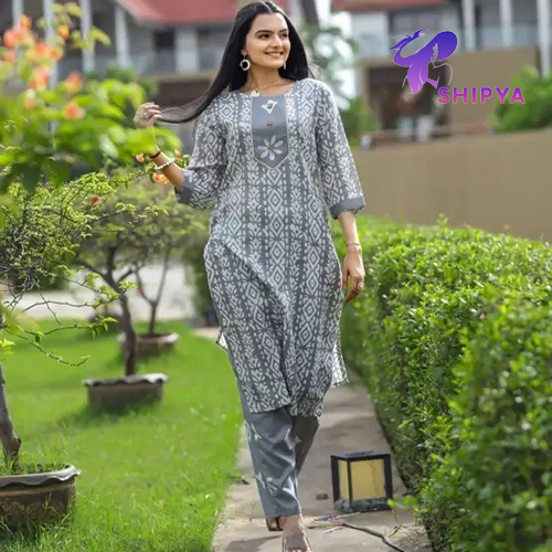 Women Cotton Blend Kurti With Bottomwear