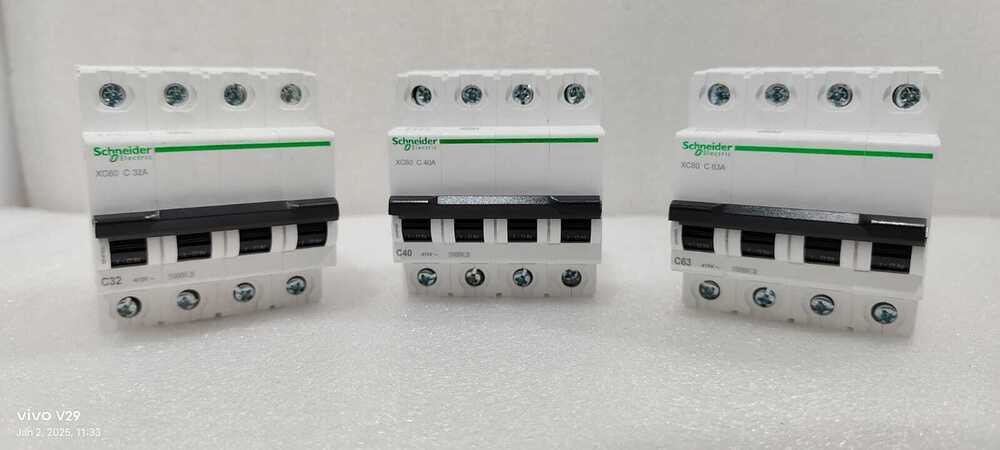 Schinder 4 Poll MCB