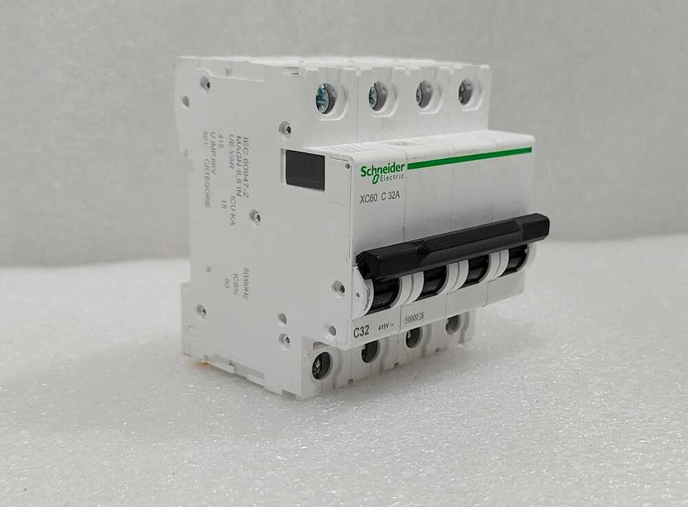 Schinder 4 Poll MCB