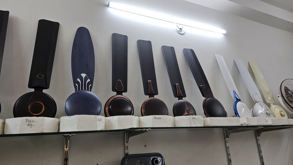 Decorative Black Ceiling Fan - Material: Metal