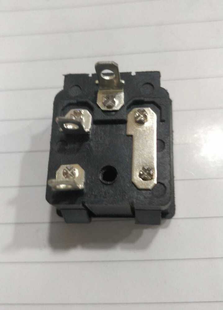 AC-04 SOCKET WITH FUSE PRESS FIT