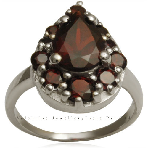 Love Ring In Garnet And Silver Gender: Women