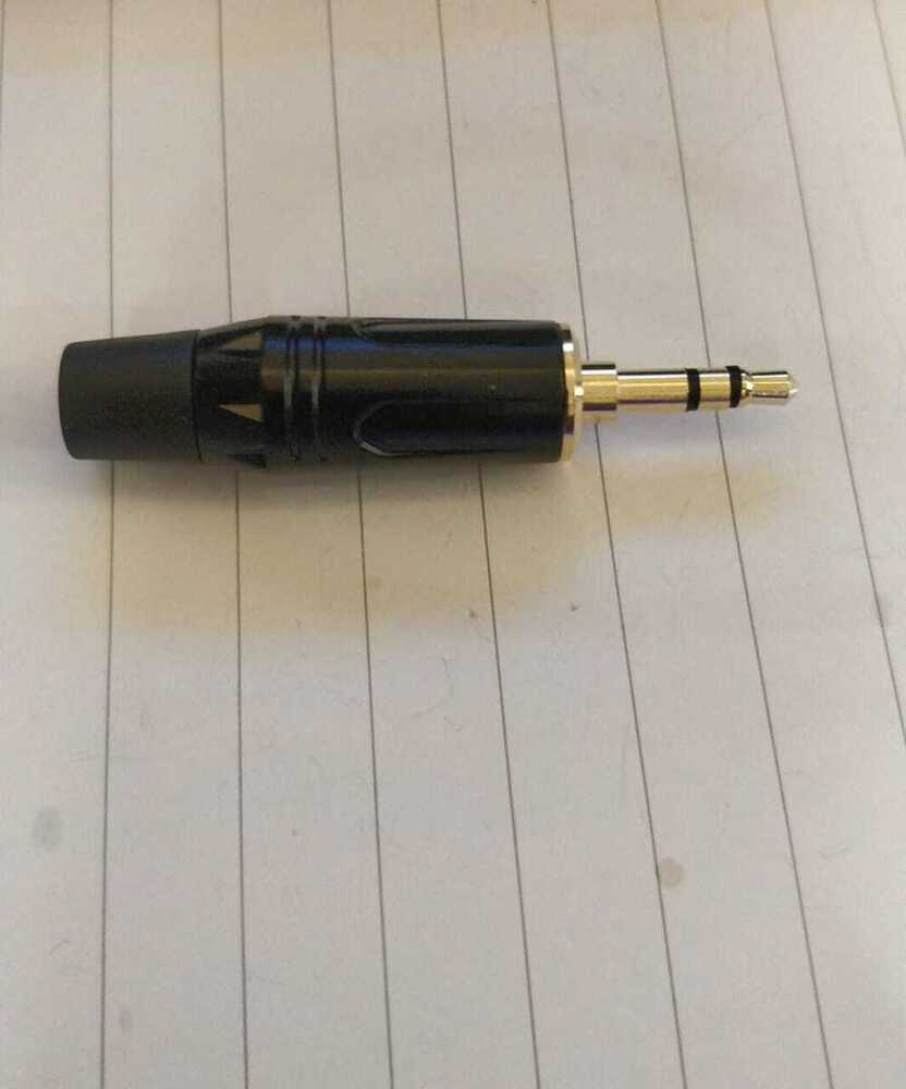 3.5 MM STEREO PLUG METAL BOOT