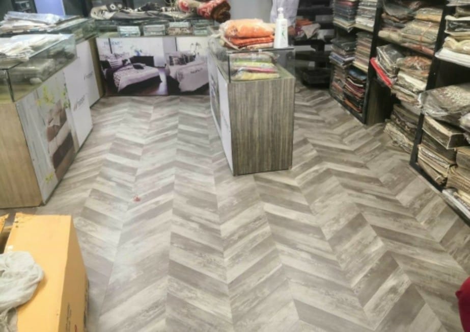 WODDEN FLOORING (HERRINGBONE)