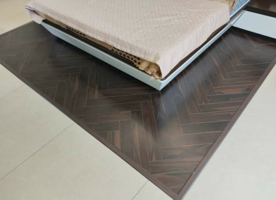 WODDEN FLOORING (HERRINGBONE)