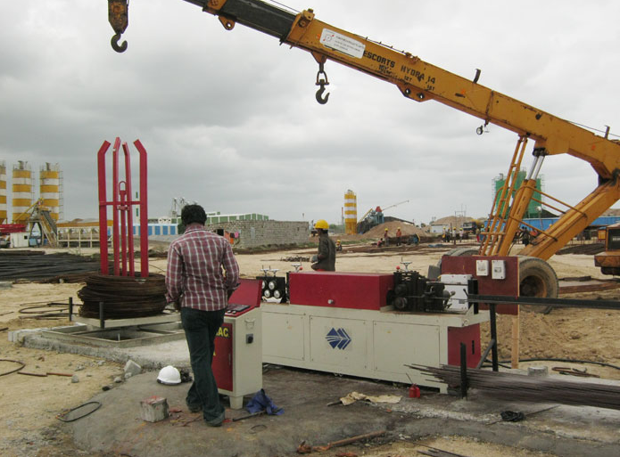 BAR DECOILING AND STRAIGHTENING MACHINE