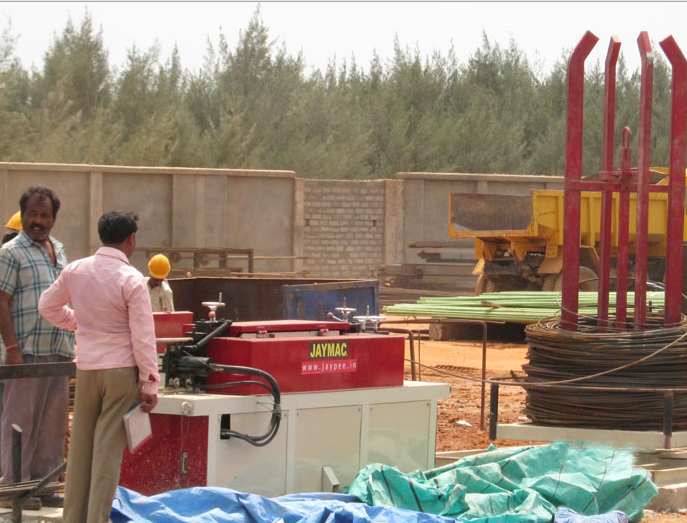BAR DECOILING AND STRAIGHTENING MACHINE