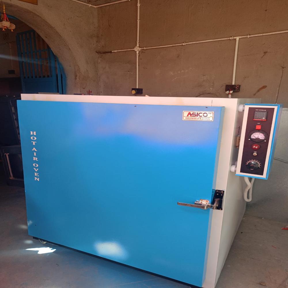 Hot Air Oven - Accuracy: 1 Â°c