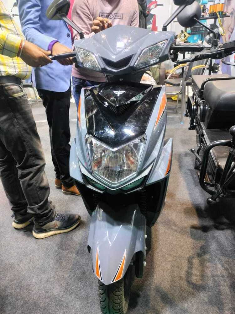 Single Light Electric Scooter - Battery Capacity: 28 Ampere-hour  (Ah)