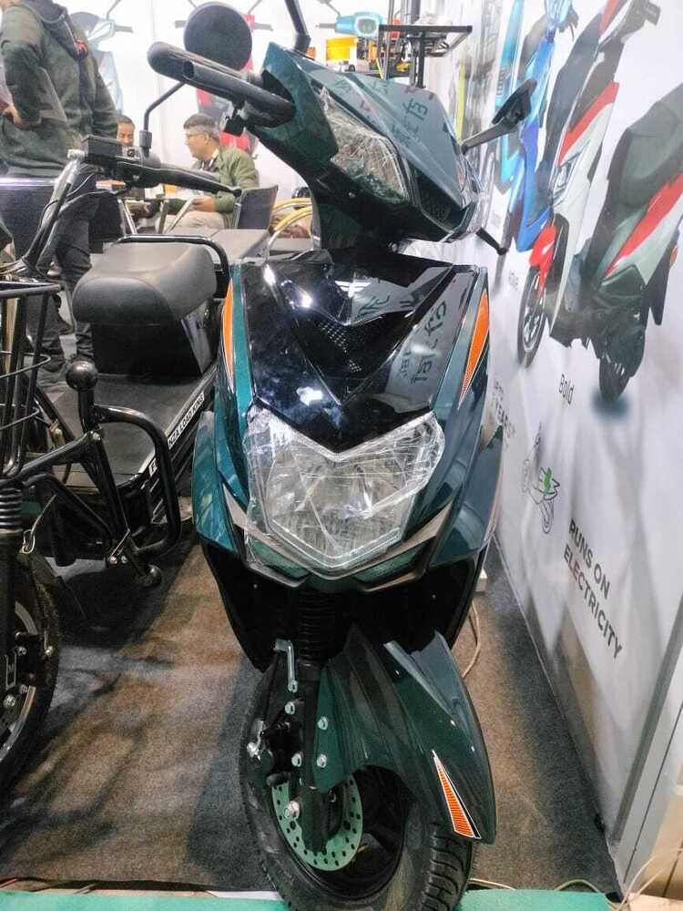 Single Light Electric Scooter - Battery Capacity: 28 Ampere-hour  (Ah)