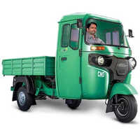 Bajaj Maxima CNG Auto Rickshaw Loader
