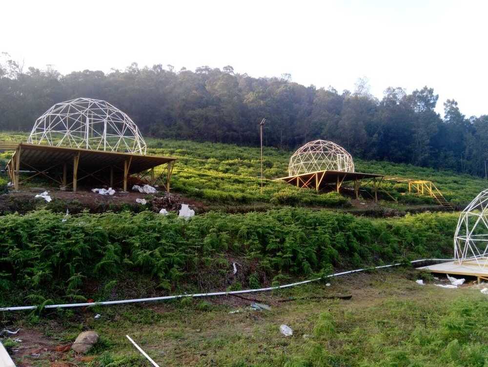 Geodesic dome house