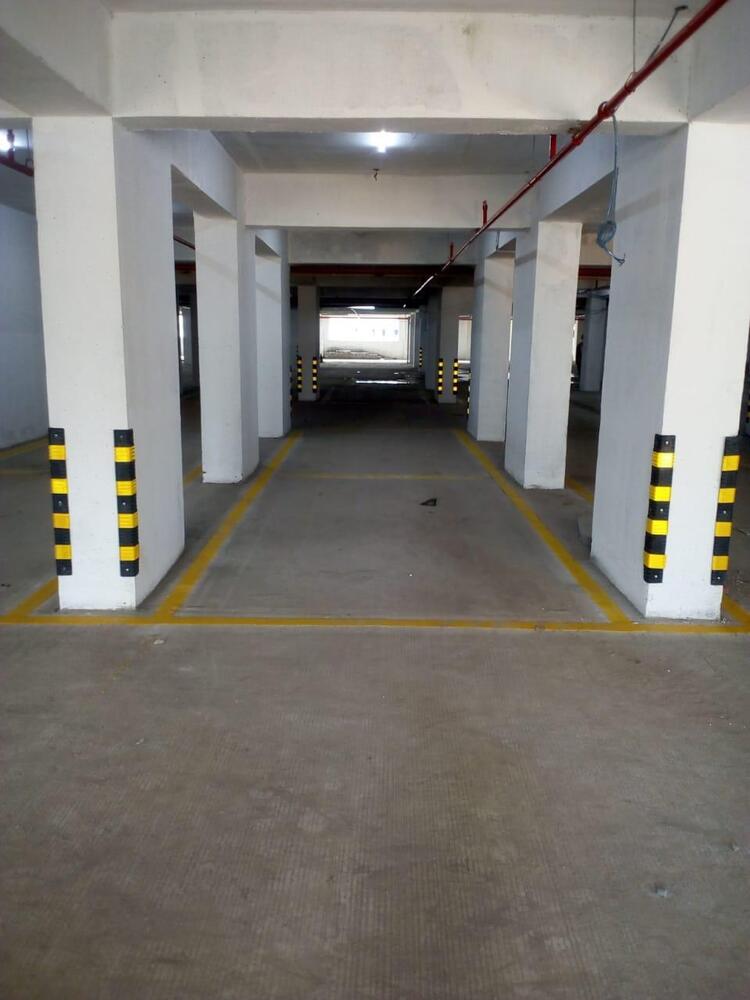 V30 Vertex Rubber Corner Guard - Color: Black & Yellow