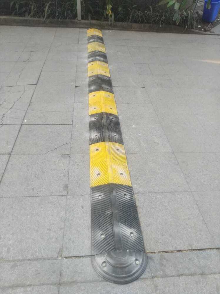 V100 Vertex Traffic Speed Bump Speed Breaker - Color: Black
