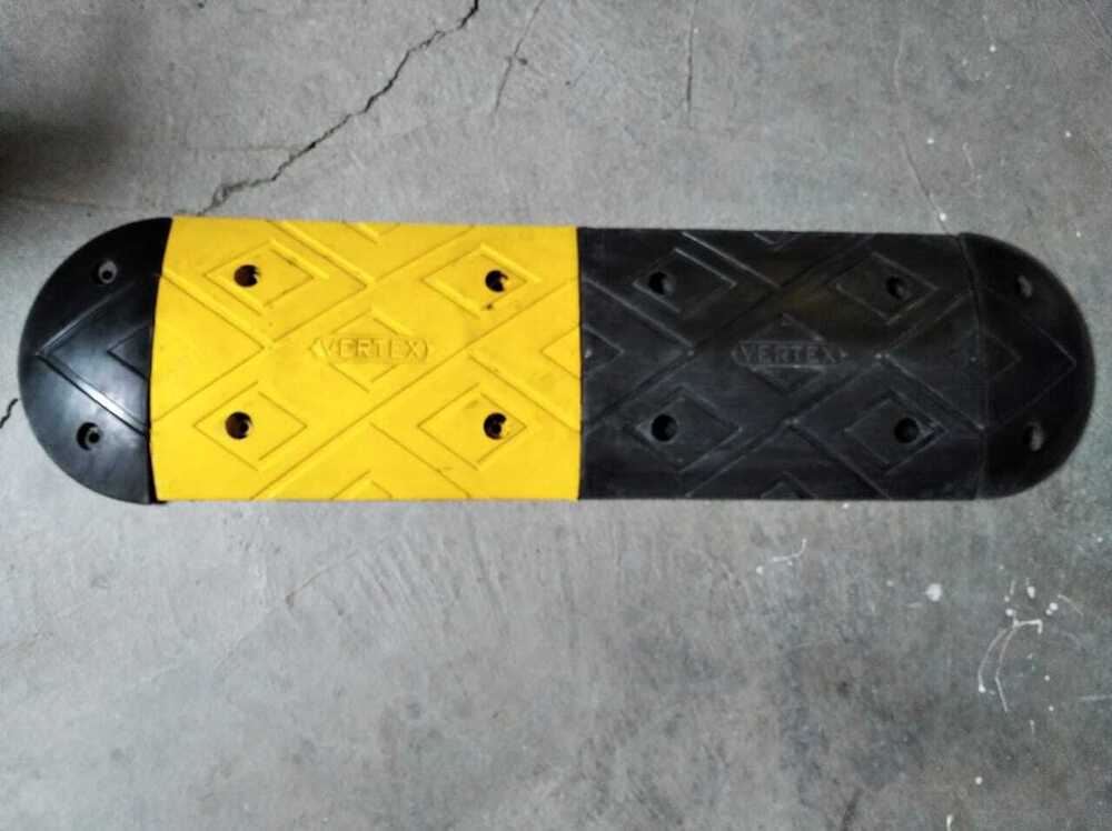 V100 Vertex Traffic Speed Bump Speed Breaker - Color: Black