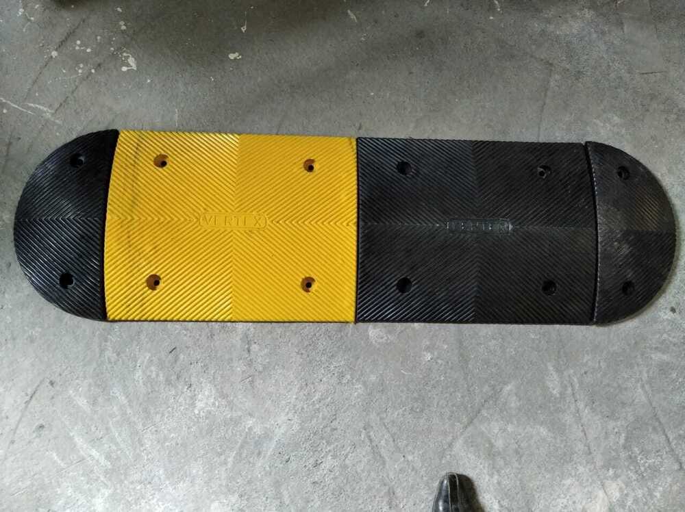 V100 Vertex Traffic Speed Bump Speed Breaker - Color: Black