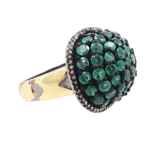 Emerald Diamond Ring - Material: Gemstones