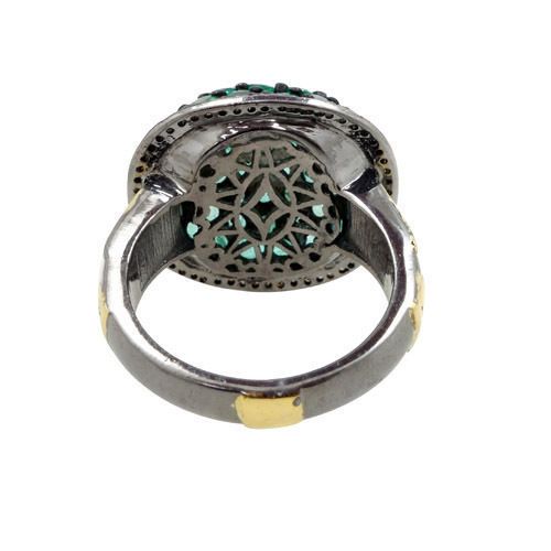 Emerald Diamond Ring - Material: Gemstones