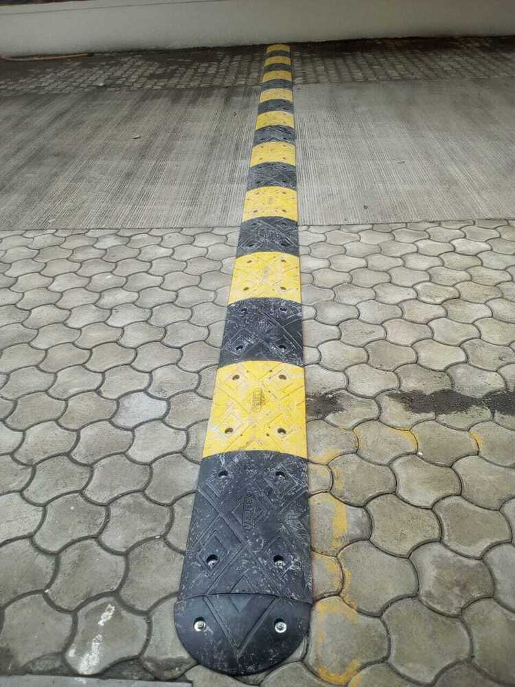Retarders Rubber Speed Breakers - Color: Black & Yellow