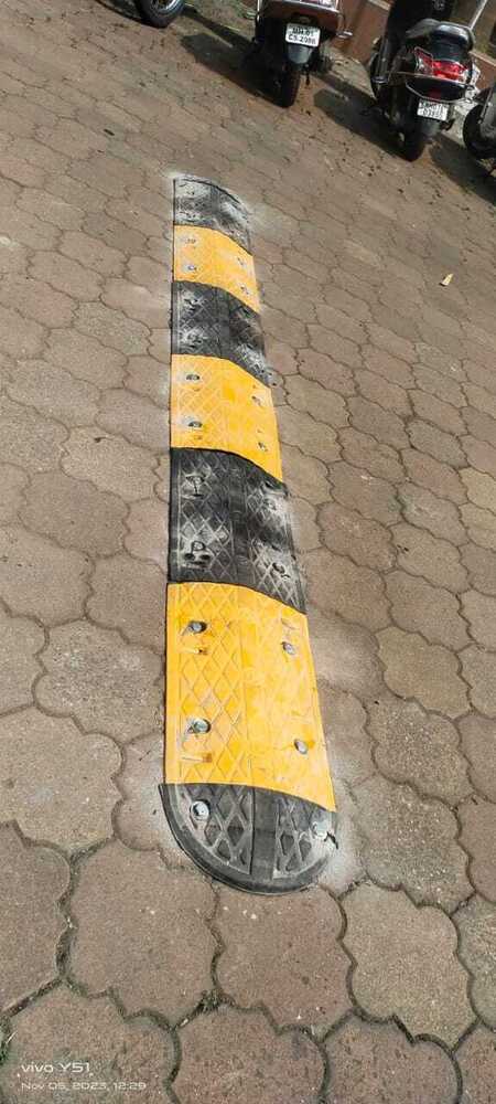 Retarders Rubber Speed Breakers - Color: Black & Yellow