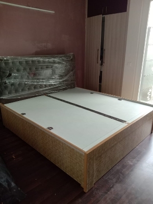 Laminated  Bed - Assembly: Carpenter Assembly