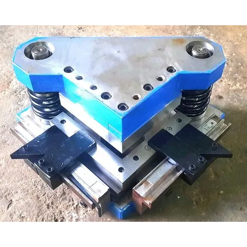 Notch Cutting Die - Color: Silver