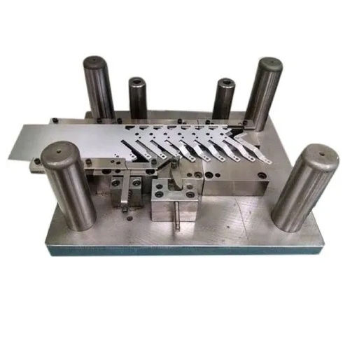 Sheet Metal Cutting Die - Metal, Various Sizes, Silver Color, 50 HRC Hardness, Excellent Corrosion Resistance, Hot Rolled Technique