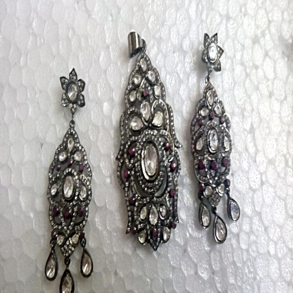 Antique and Elegant Pendant Set in Ruthenium Silver