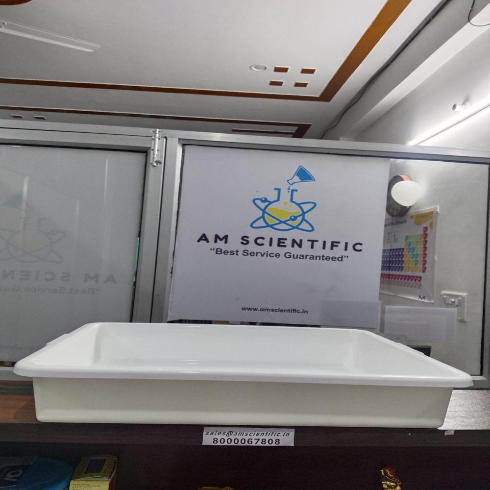 LABORATORY TRAY