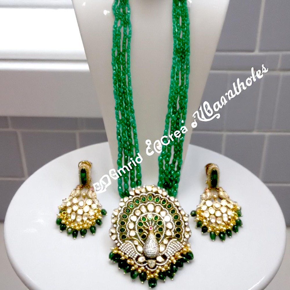 Antique Gold Plated Moissanite And Emerald Necklace Set - Color: Green