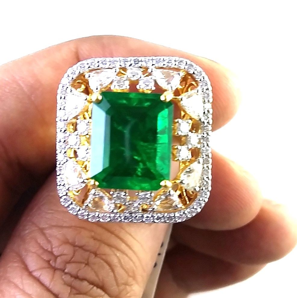 Emerald Diamond Fine 18 k Gold Ring
