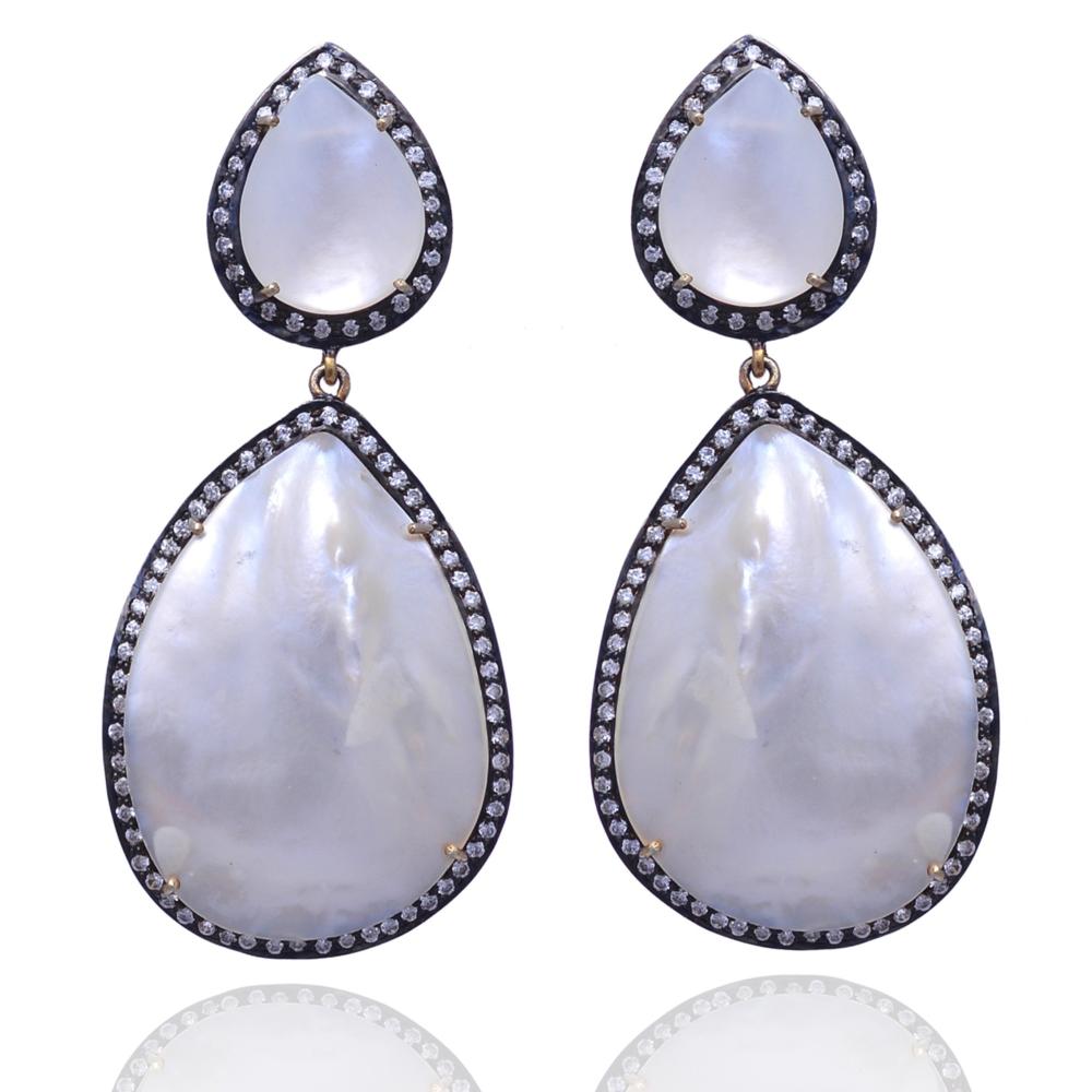 Pearl Earring Crafted in Sterling Silver