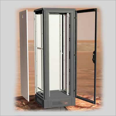 नेटवर्किंग केबल रैक