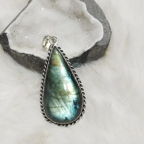 Light Blue Labradorite Gemstone Pendant - Design: Attractive