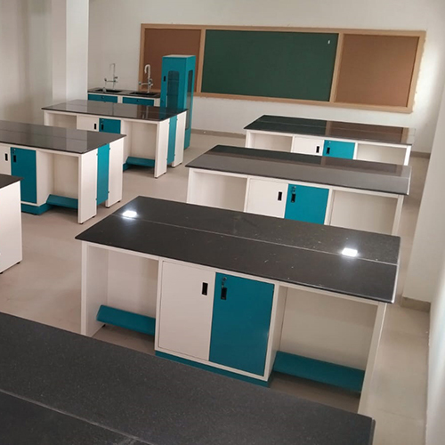जीवविज्ञान प्रयोगशाला की मेज़