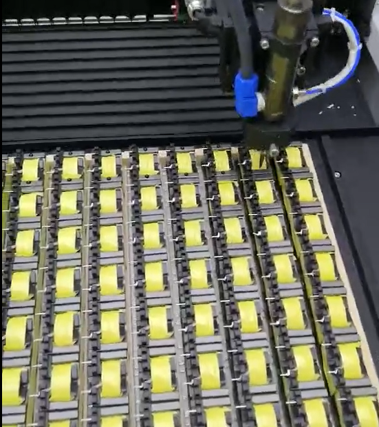 Lower Quantity Glue Filling Machine - Grade: Industrial