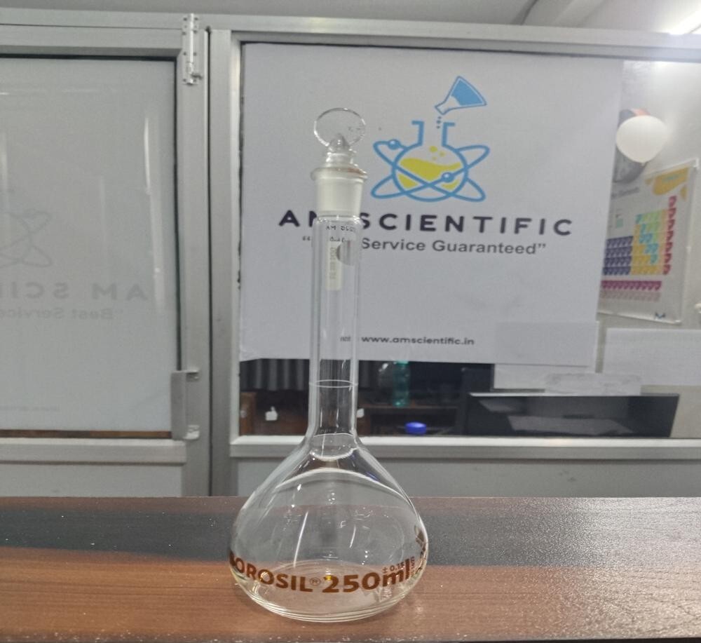 VOLUMETRIC FLASKS Class A, 250mL, Transparent Borosilicate Glass - Individual Calibration Certificate, Ideal for Laboratory Use and Precise Solutions
