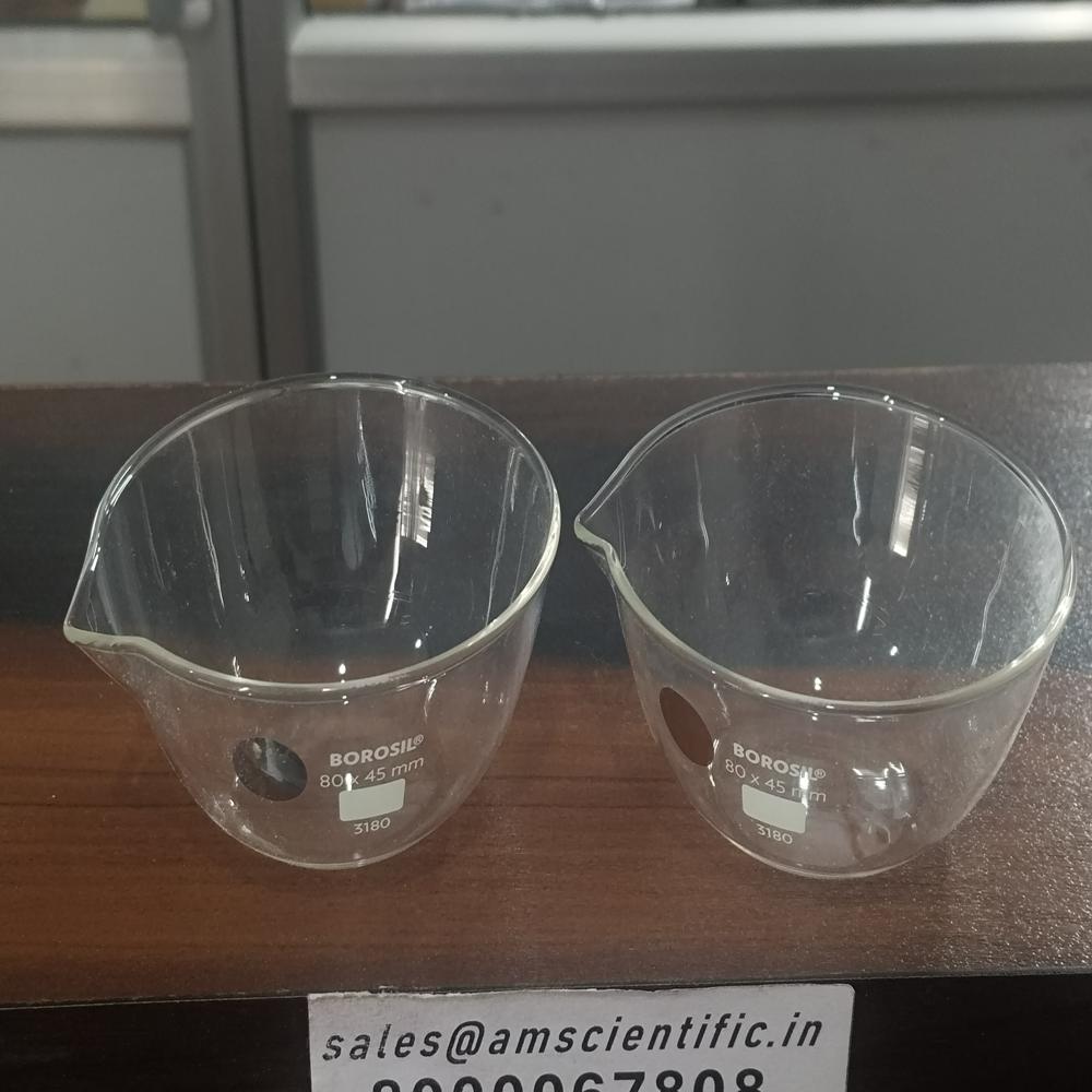 Flat Bottom Evaporating Dishes With Spout - Color: Transparent