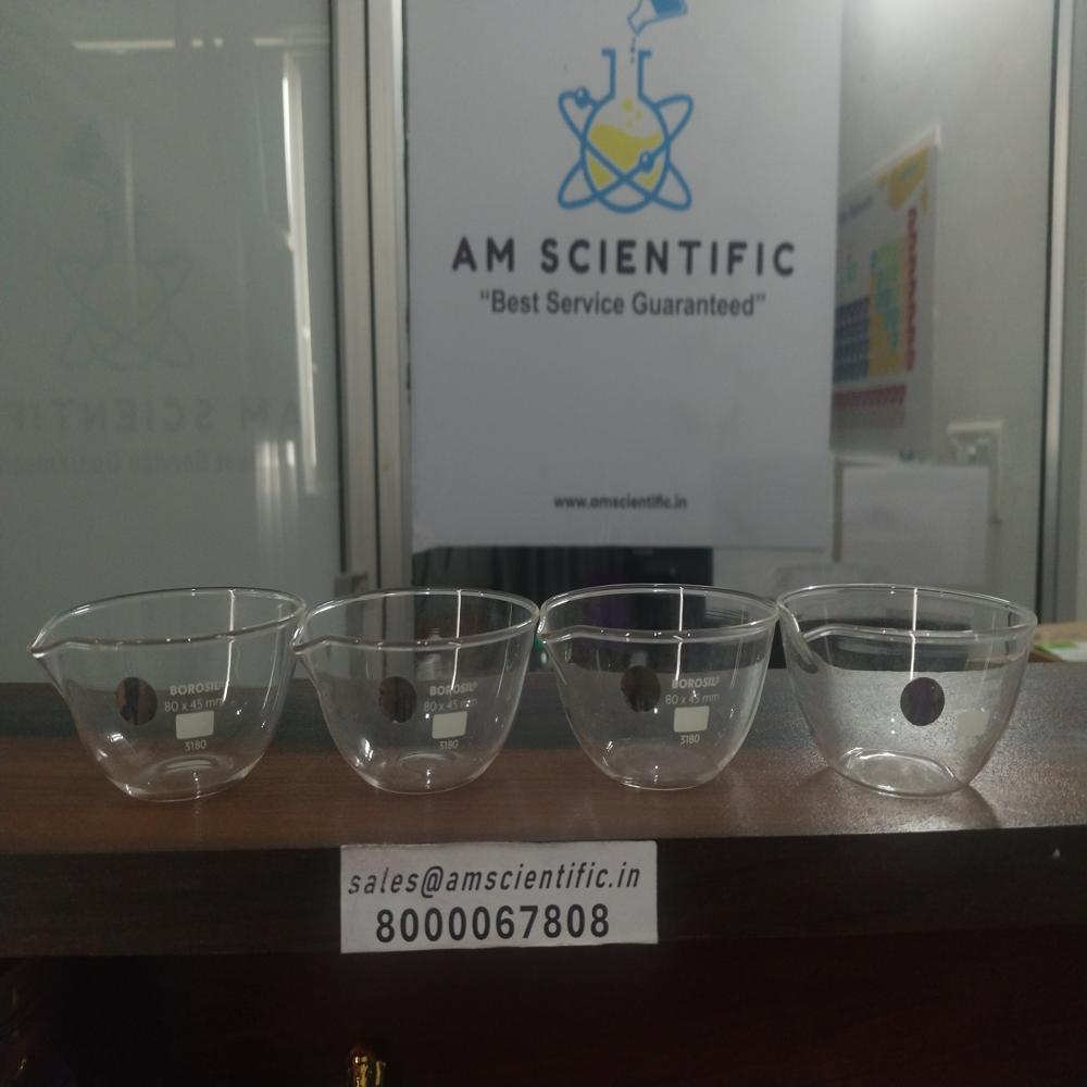 Flat Bottom Evaporating Dishes With Spout - Color: Transparent