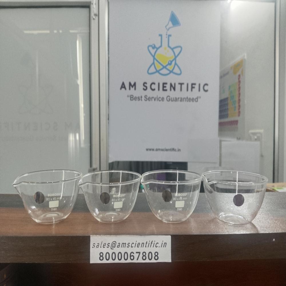 Flat Bottom Evaporating Dishes With Spout - Color: Transparent