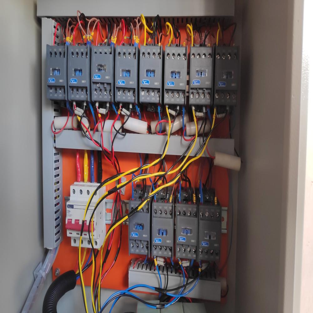 Single Phase Power Factor Controller - Application: Industrial And Commericial