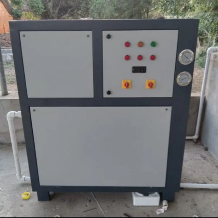 Portable Chiller - Color: White And Grey