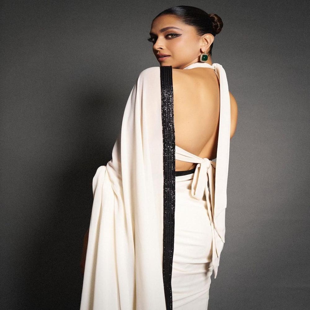 Designer White PArty Wear LAtest Exclusive Saree With Blouse Fancy Border