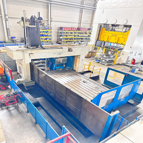 Cnc Gantry Mill Machine With 5 Axis Head - Feature: Easy To Operate