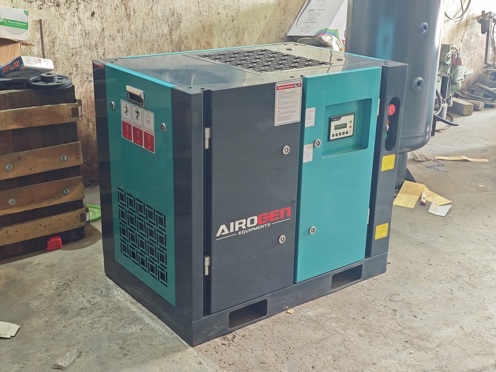 10Hp Screw Compressor - Color: Silver