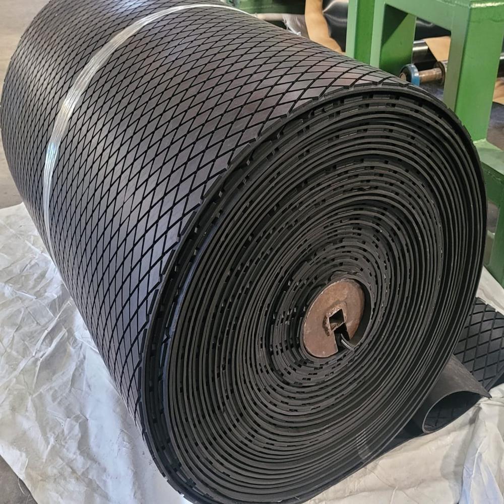 Pulley Lagging Sheet - Rubber, Ceramic, Or Polyurethane Material , Enhances Belt Traction, Prevents Slippage, Reduces Wear & Tear, Customizable Thickness & Design
